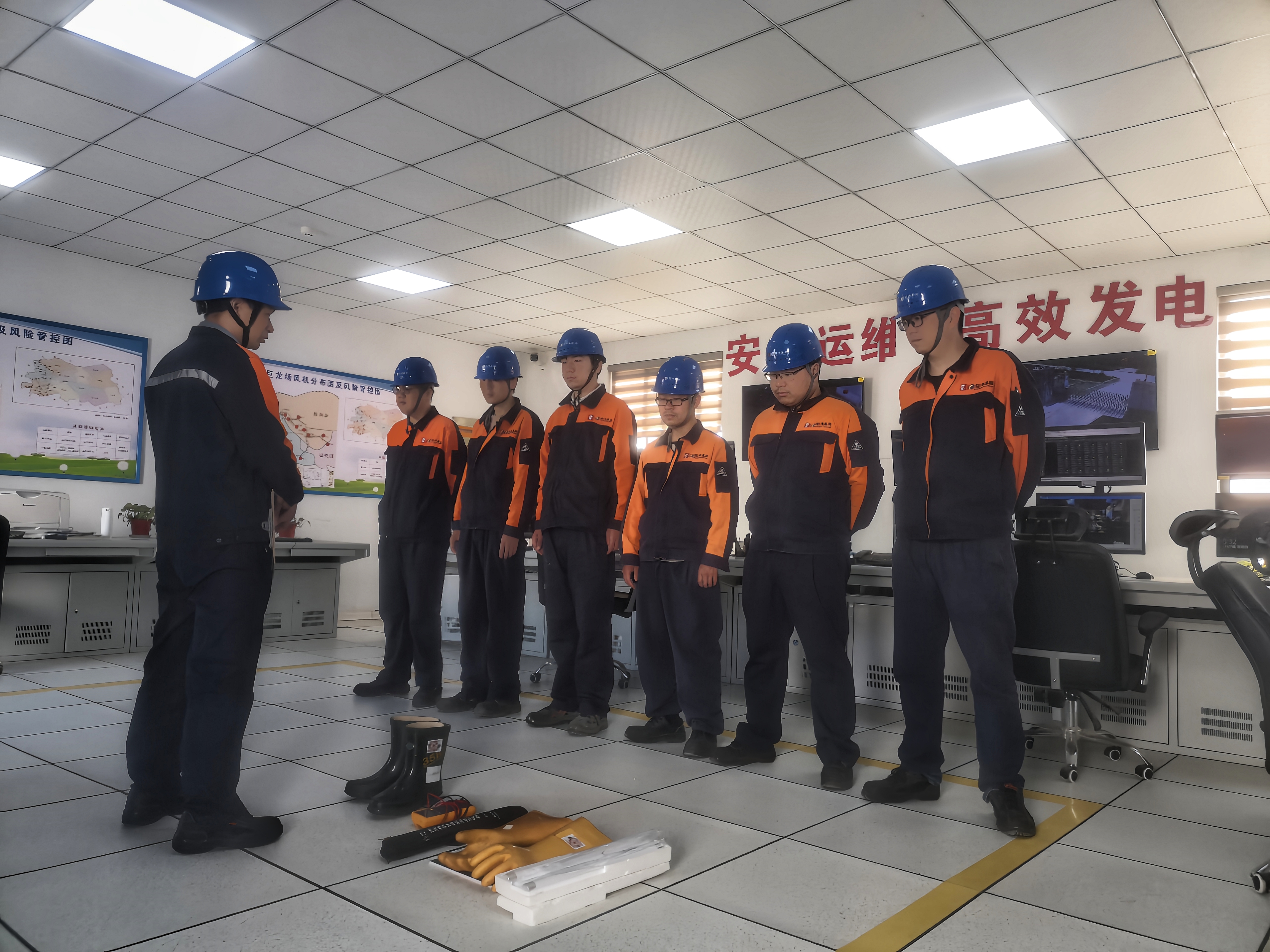 人间四月天 检修激战酣——能源运维安徽固镇浍光风电场电压互感器检修保发电纪实 