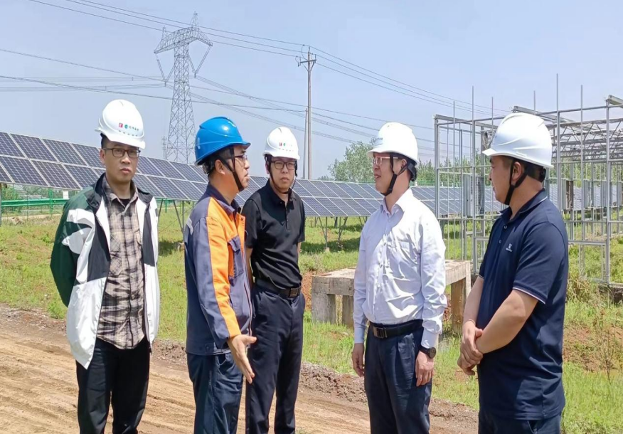 侯长贵一行深入基层调研并检查安全生产工作